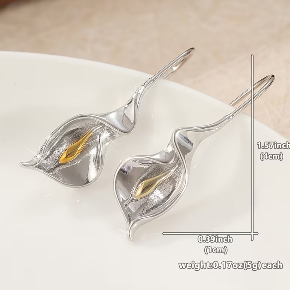 Elegant Silver and Gold Floral Earrings. Vintage Calla Lily Flower Earrings 🌷 - Picture 3 of 4